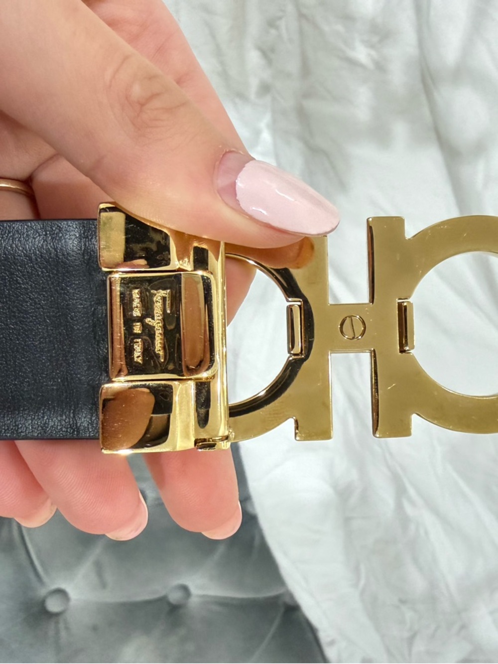 Authentic Ferragamo Beige Gold Buckle Leather Belt comes with original box - Picture 2 of 6